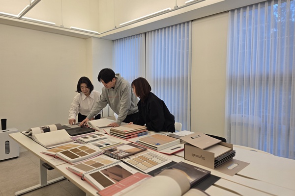 병원 인테리어 자재 선정 중